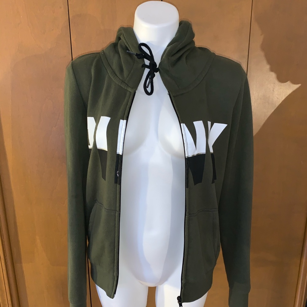 Zip up - Picture 3 of 7